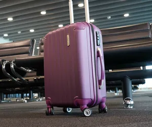 Senior skłamał na lotnisku w Balicach, że ma materiały wybuchowe. Co naprawdę było w jego walizce?