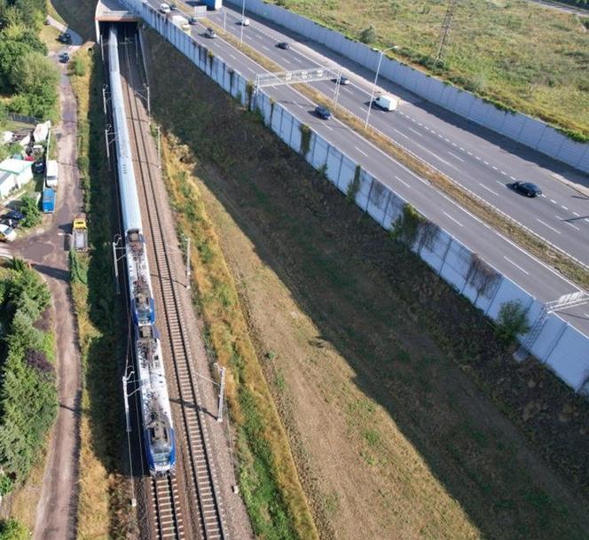 Śmiertelne potrącenie pieszego w tunelu. Pociąg gruchnął w osobę stojącą na torach