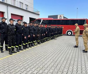 Ratownicy z Kielc i świętokrzyskiego pomagają powodzianom