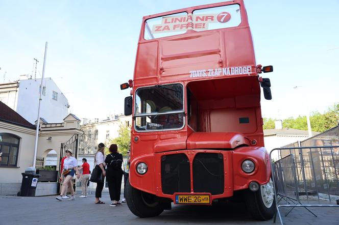 Czerwony autobus linii 7Days już na ulicach Lublina! Za nami inauguracja trasy podczas parady studentów