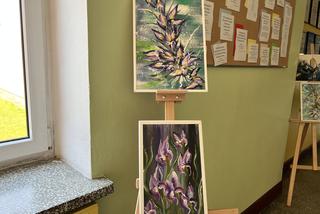Kwiaty dla naszego Patrona - ekspozycja prac malarskich Tomasza Stańczuka w SP 11