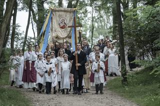 Stulecie Winnych 1 sezon odc. 1. Kajetan (Krzysztof Kwiatkowski), Władysław (Arkadiusz Janiczek)