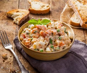 Sałatka rosyjska - przepis na prawdziwą sałatką stoliczną