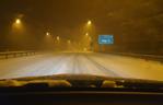 Trudne warunki na drogach Warmii i Mazur. Intensywne opady śniegu dają się we znaki kierowcom