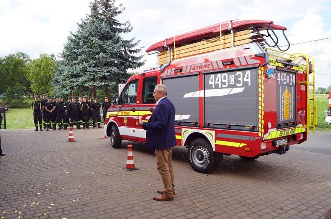 Przekazanie wozu do OSP w Szynychu