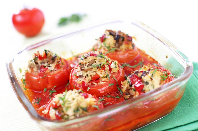 Pomidory nadziewane ryżem i grzybami - pyszne danie sezonowe