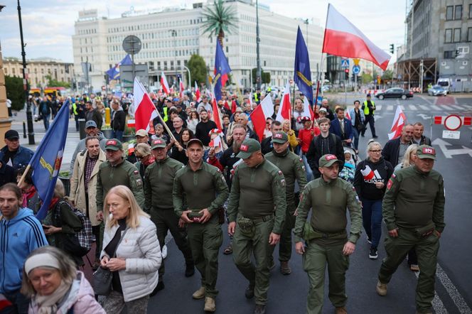 W Warszawie odbył się antyimigrancki marsz i kontrmanifestacja. Pojawiło się kilka tysięcy osób