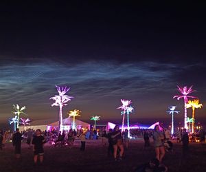Obłoki srebrzyste nad polem Open'er Festival 2025 