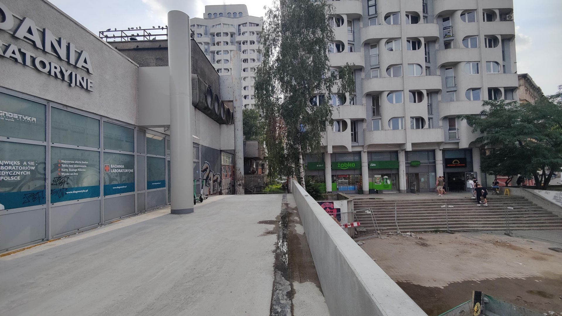 Remont esplanady przy Sedesowcach we Wrocławiu