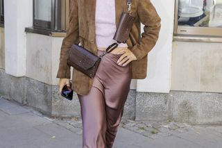 Slip skirt, czyli satynowa spódnica, to hit tej jesieni!