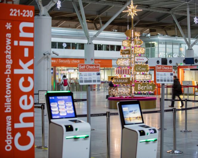 Świąteczna iluminacja na Lotnisku Chopina. Przygotowano wyjątkowe ozdoby