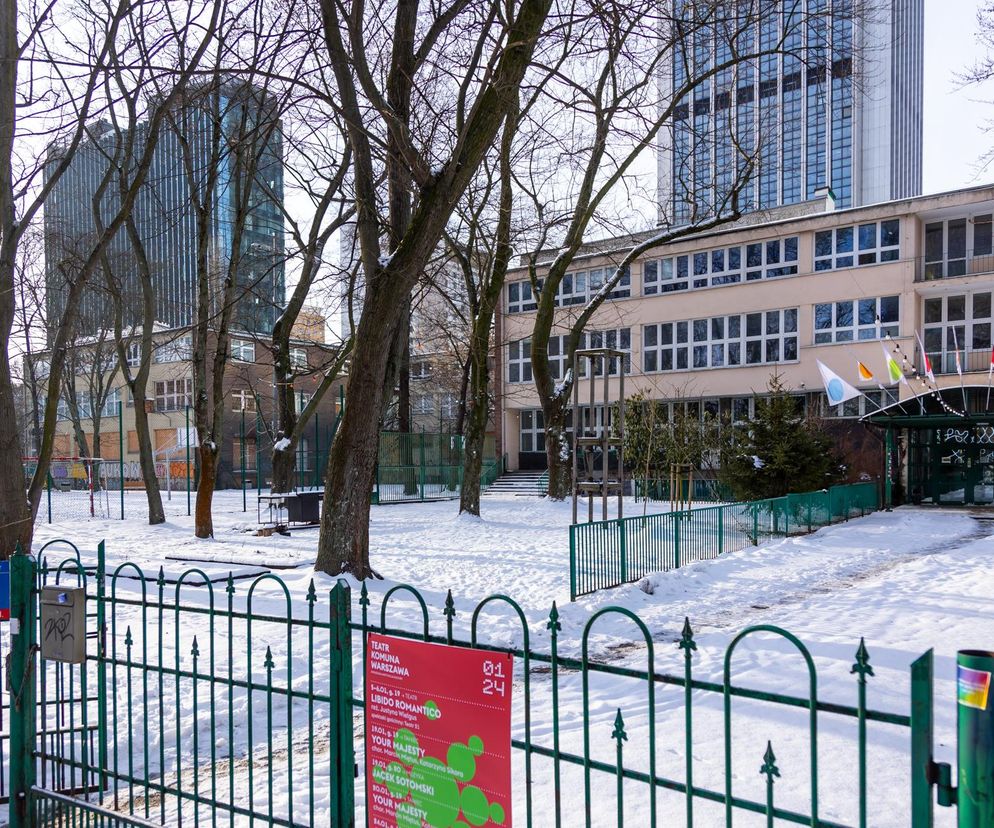 Dawne budynki szkolne przy ul. Emilii Plater 29–31, dziś siedziba teatru Komuna Warszawa