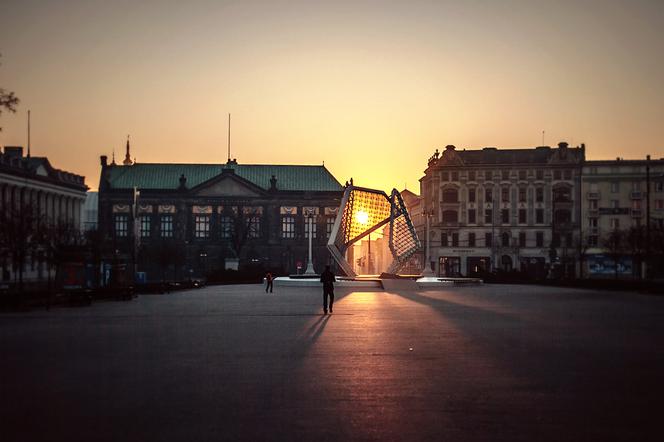 Plac Wolności w słońcu