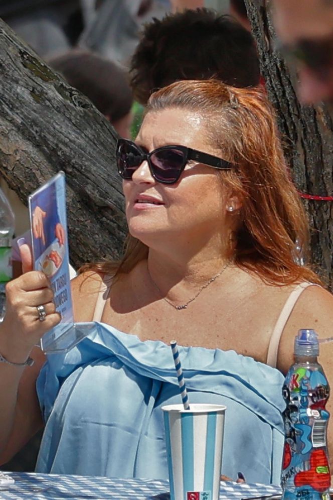 Katarzyna Skrzynecka. Zabrała rodzinę na targ śniadaniowy w kusych szortach