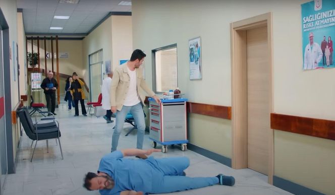 Porywacz Ragip znów zasadza się na Melis i Zeynep.