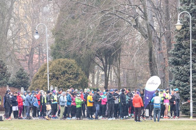 Sobotni parkrun jak zwykle przyciągnął tłumy. To wyjątkowy bieg w samym sercu Katowic ZDJĘCIA