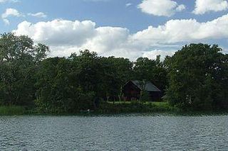 Wyspa Edwarda na jeziorze Skrzynka