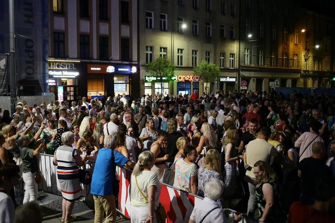 Potańcówka przed Teatrem Śląskim w Katowicach