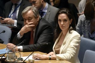 Angelina Jolie kończy 50 lat! Zobacz, jak się zmieniała