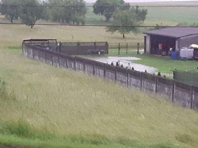 Burze w Śląskiem. Zalane ulice, piwnice i posesje. Najgorzej jest w Myszkowie i Zawierciu