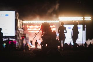 Open’er Festival 2025 - czy można zabrać torebkę, powerbanka i parasol? Czy można wejść z psem? Lista rzeczy zakazanych
