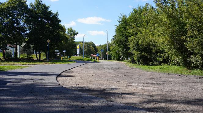 Na ulicę Wapienną wrócili drogowcy. Remont „nabiera” kształtu