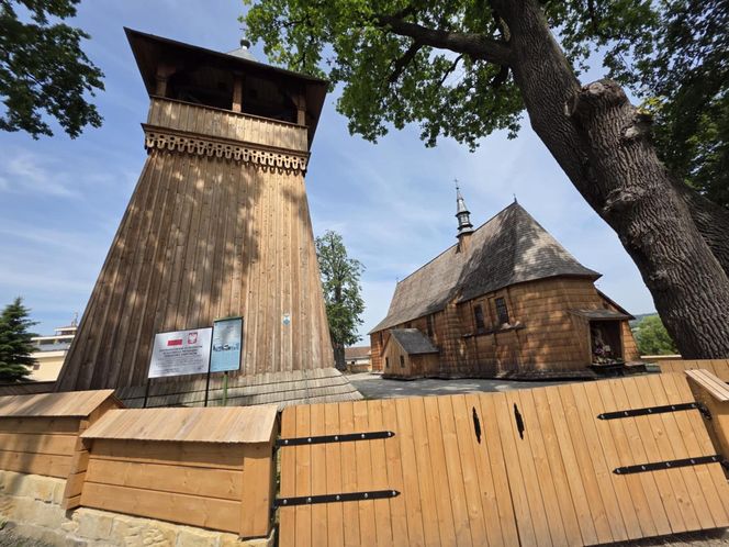 Zabytkowy kościół w Domaradzu.