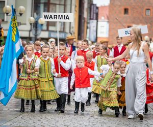 Dni Folkloru w Olsztynie 2025. Ulicami Starego Miasta przeszedł barwny korowód