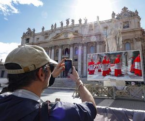 Z OSTATNIEJ CHWILI: Rozpoczęło się konklawe 2025 – kardynałowie złożyli przysięgę w Kaplicy Sykstyńskiej