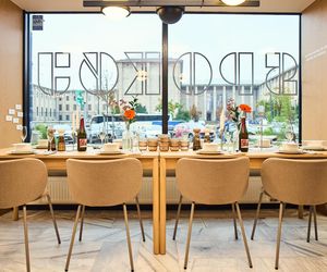 IKEA zaprasza do stołu i jedzenia nowościami i obniżonymi cenami