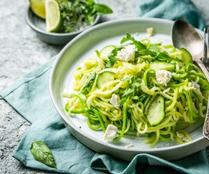 Surówka z cukinii i ogórka - dostępna przez cały rok