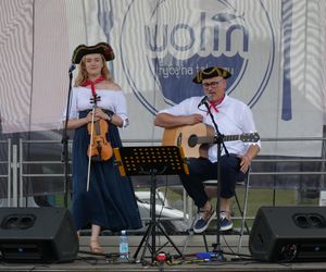 Wolin z rybą na talerzu
