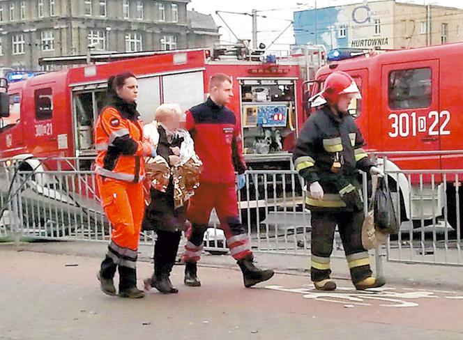 Autobus staranował przystanek