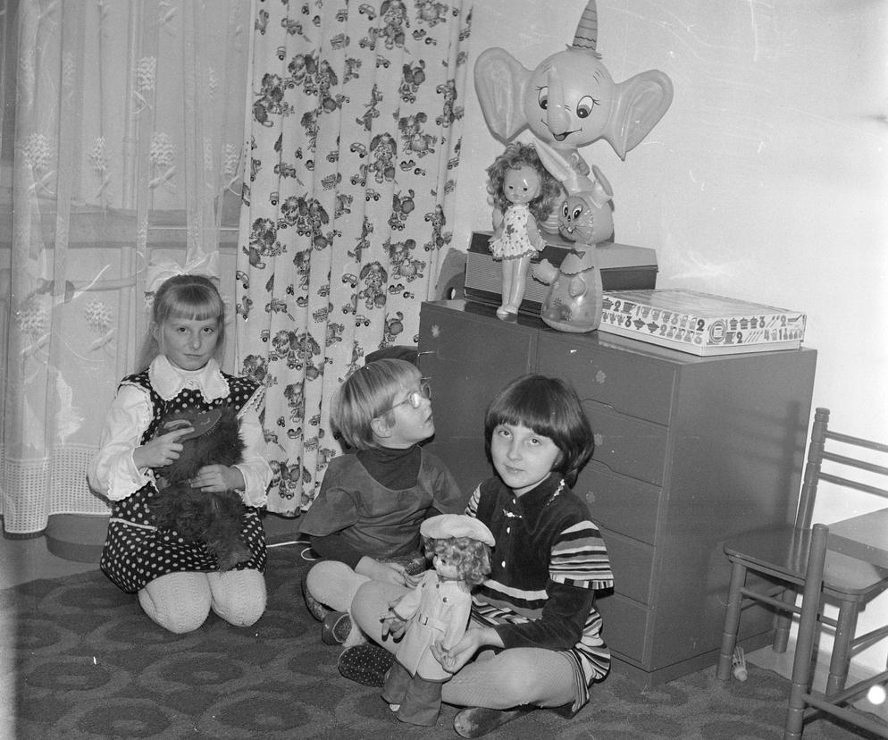 Tymi zabawkami bawiły się dzieci w czasach PRL. Pamiętasz je? Sprawdź się w quizie