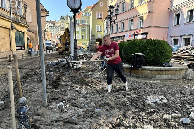 Sytuacja powodziowa w Kłodzku. Tak wyglądają zniszczenia po powodzi 