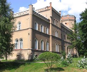 Dawny pałac Stolbergów na osiedlu Świniary we Wrocławiu przed pożarem