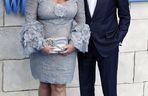Pierce Brosnan i Keely Shaye Smith 