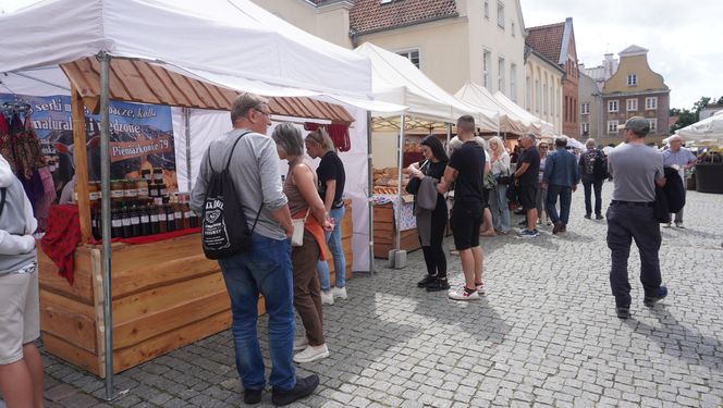 Dni Olsztyna 2025. Dziesiątki wystawców i setki olsztynian na Jarmarku Jakubowym