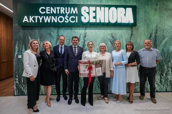 Marta Nawrocka śpiewała i gotowała z seniorami w Stalowej Woli