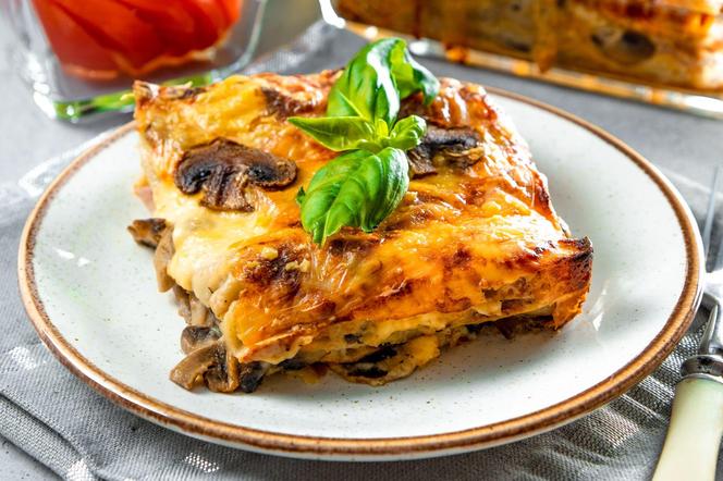 lasagne z cukinią i pieczarkami