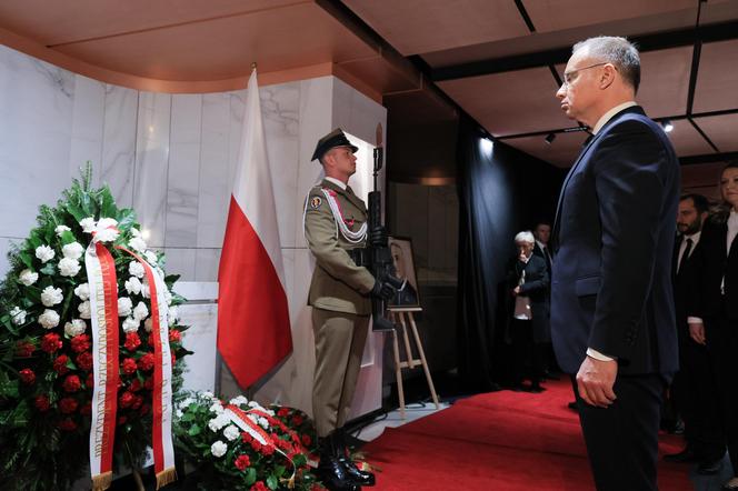 Prezydent upamiętnił ofiary katastrofy smoleńskiej