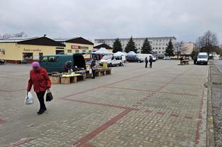 Pustki na targowisku w Nowej Dębie