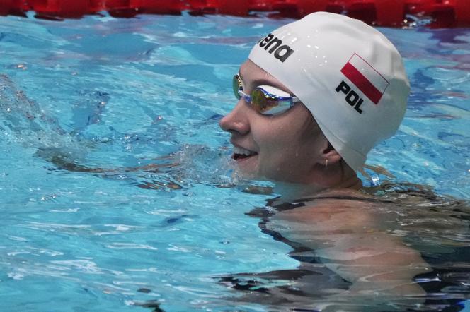 Katarzyna Wasick uśmiechnięta po półfinale na 50 m dowolnym