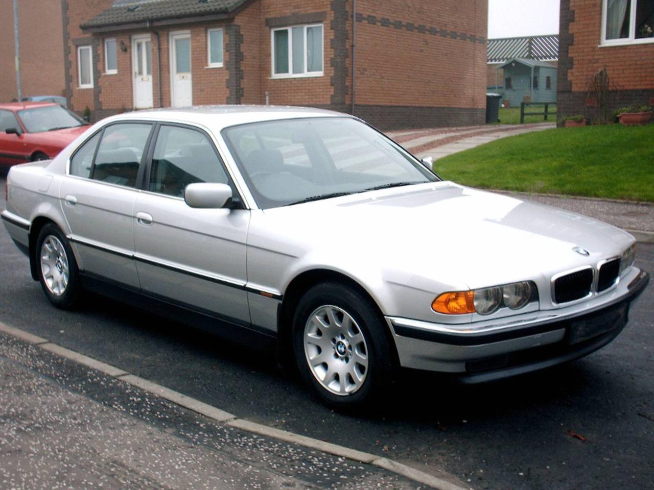 BMW serii 7 (E38)