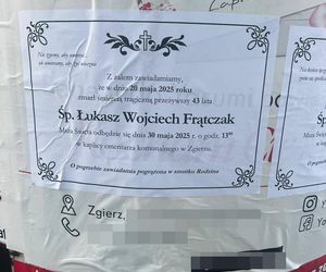 Zgierz. Kilkaset nekrologów dwóch radnych miejskich. To Przemysław Jagielski i Łukasz Frątczak [ZDJĘCIA].