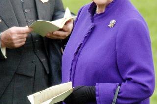 Od pół wieku nosi tę samą torebkę