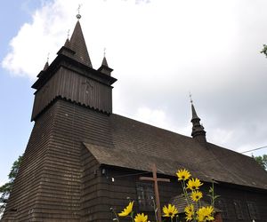 Ta małopolska wieś leżała kiedyś w innym państwie. Jej ozdobą jest zabytkowy kościół 