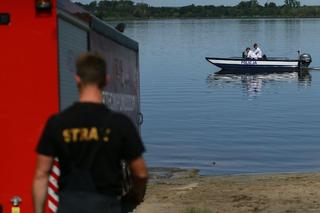 Rdzawa woda w Kłodnicy na terenie Katowic. To przez zawartość żelaza. Jest to stan przejściowy