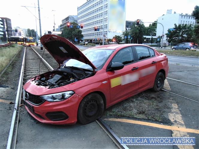Pirat drogowy z Ubera zatrzymany. Jego kompana wciąż poszukuje policja