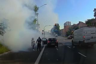 Rozbiegany silnik auta na skrzyżowaniu w Katowicach